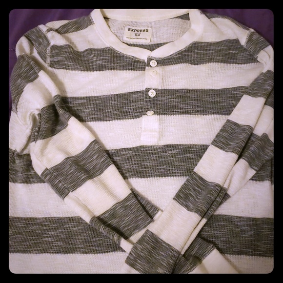 Too small - Picture 1 of 2